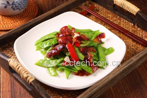 广式香肠与荷兰豆食材摆盘