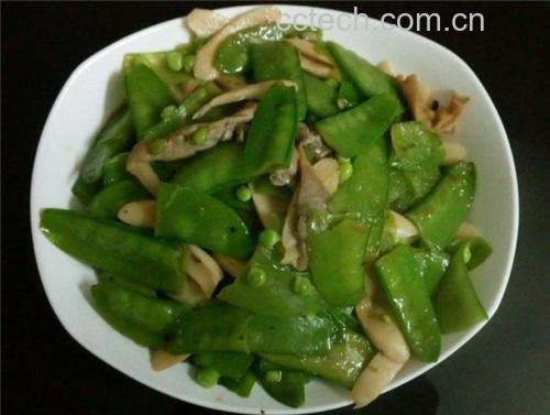 荷兰豆炒蘑菇成品图