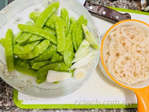 荷兰豆与藕焯水过程