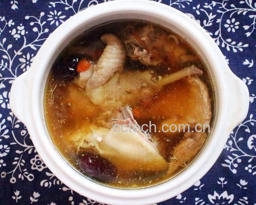 鹿鞭炖鸡汤成品