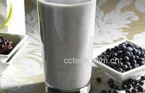 炒熟的黑豆用于制作养生饮品