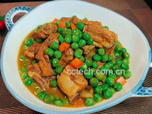 青豌豆炖排骨成品图