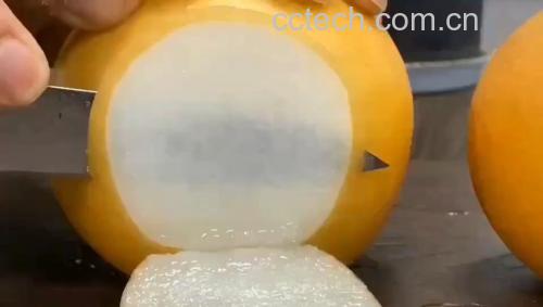 酸梨清洗与切块过程