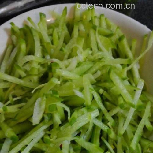 鲜参凉拌菜摆盘图