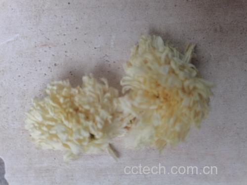 金丝皇菊干花与泡开后的对比图