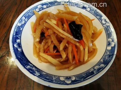 红皮萝卜炒牛肉丝成品图