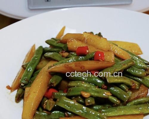 白不老炒土豆搭配米饭图