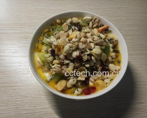 酸猕猴桃切片与酸奶搭配