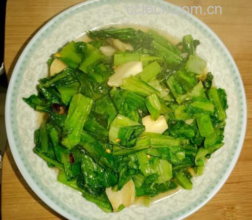 素炒白不老成品图,色泽鲜绿,蒜香浓郁