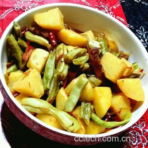 白不老炖土豆,家常风味十足