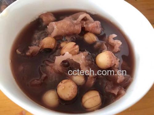 冰糖湘莲炖煮过程