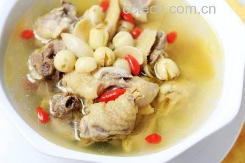 莲子炖鸡成品图