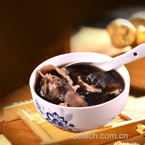 黑木耳炖鸡汤