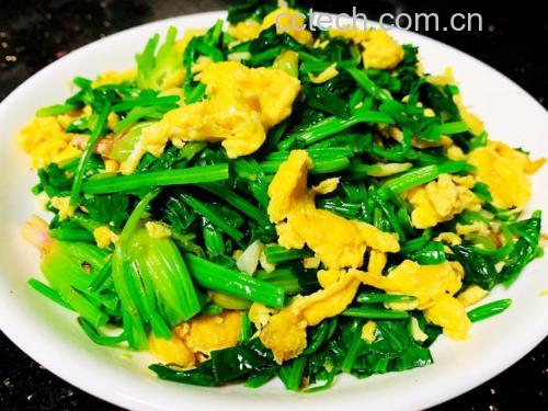 菠菜炒松花蛋成品图
