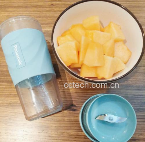 哈密瓜酸奶榨汁搅拌过程