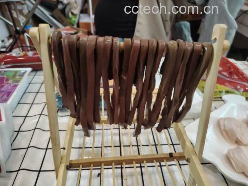 蒜苗鸭血装盘成品图