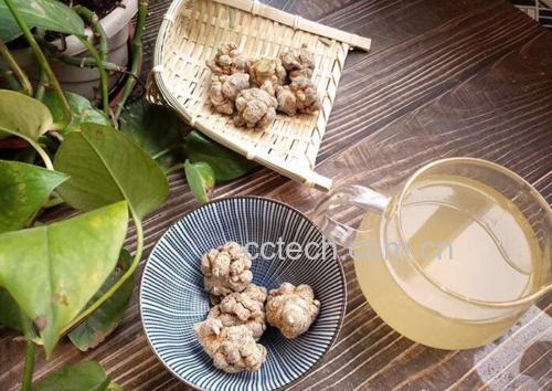 三七果泡茶图