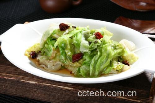 生菜与辣椒同炒的菜肴