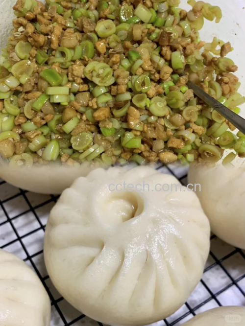 白不老豆角馅包子蒸制完成图