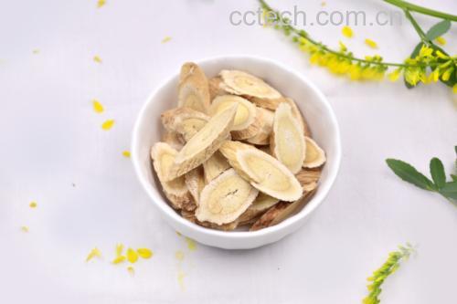 黄芪与怀牛膝泡水冲泡过程