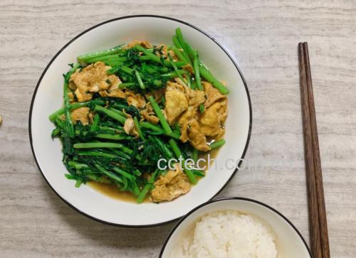 肉末炖鸡蛋搭配米饭图
