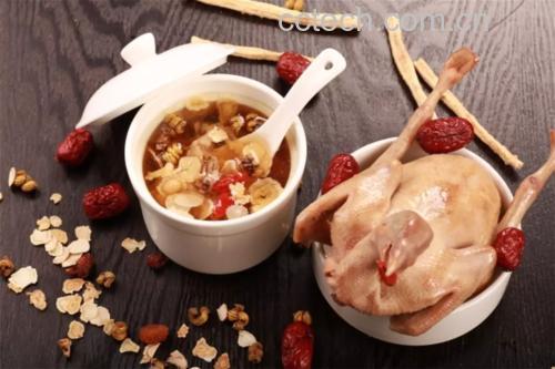 枸杞红枣乌鸡汤