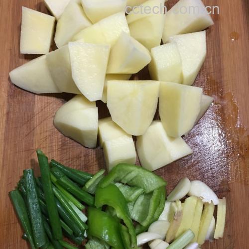 荷兰豆和土豆的食材准备