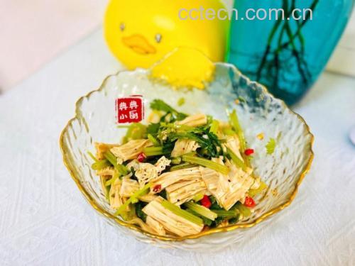 山芹与山竹搭配的夏季凉拌食谱