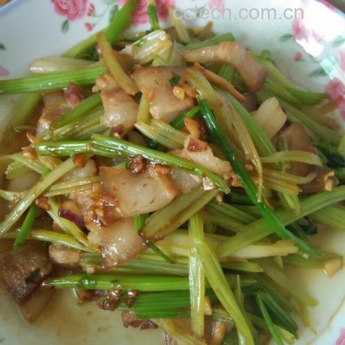 山芹与猪肉丝的准备过程