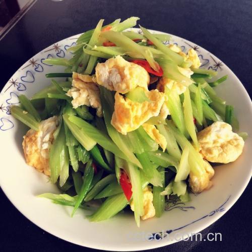 山芹菜炒鸡蛋成品图