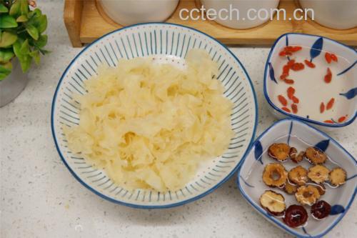银耳泡发与烹饪示意图