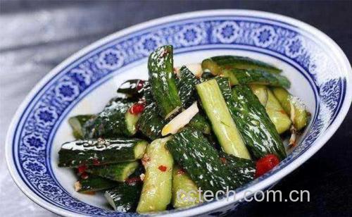 香梨黄瓜凉拌菜摆盘图