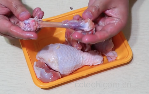 鸡腿炖煮与收汁过程