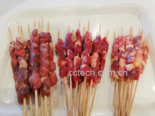 蒜蓉酱搭配多种食材的摆盘图