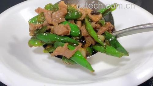 青椒炒鸡腿成品图