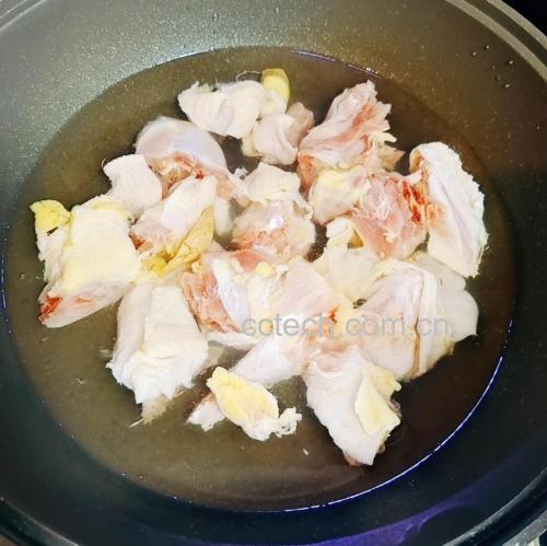 鸡肉焯水过程