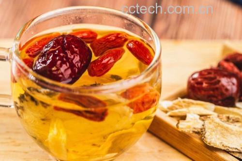 干焙红枣片与枸杞泡水图
