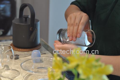 预热茶具过程