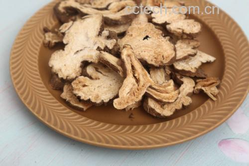 白术片的原材料与加工过程