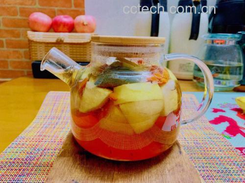 山楂苹果汤或果茶的成品图