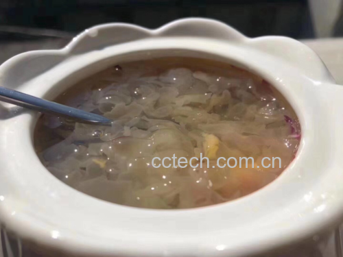 丑耳炖鸡汤成品图