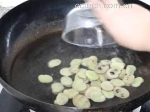 炒蚕豆过程