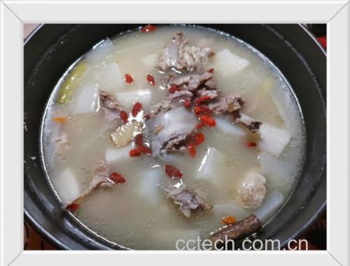 葛根排骨汤成品图