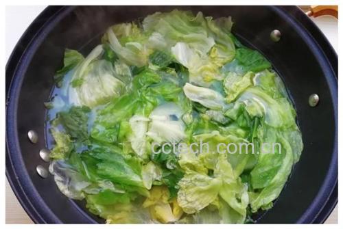 蒸制生菜过程