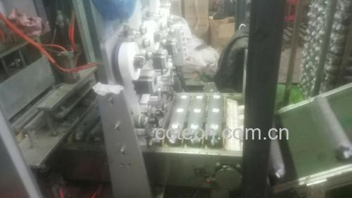 毛木耳打毛机工作示意图