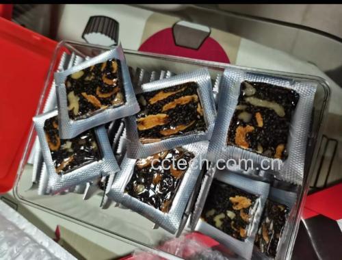黑玛卡产品包装与食用场景图