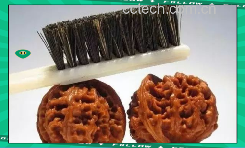 清洗黑布林李子过程