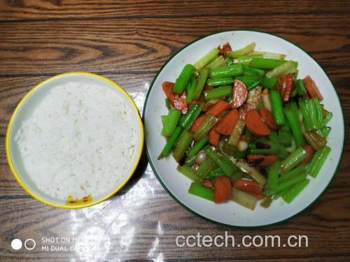 山芹拌菜搭配主食