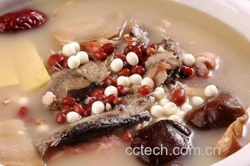 黑豆红枣莲子汤成品图
