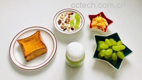 桃酱搭配早餐吐司